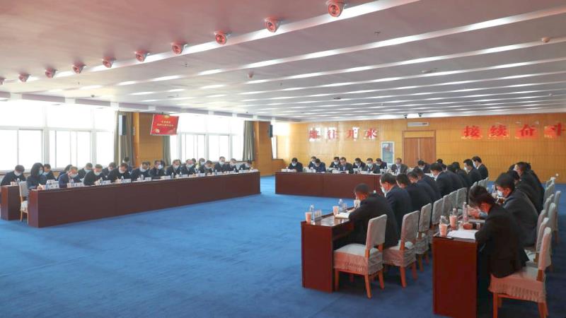 甘肃建投党委召开中心组学习会.jpg